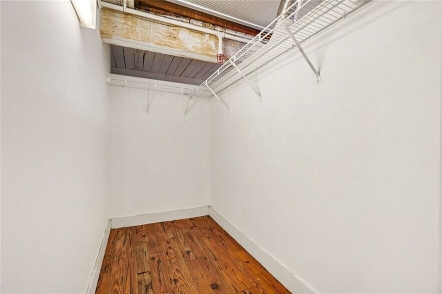 Building Photo - 644 Wells St SW
