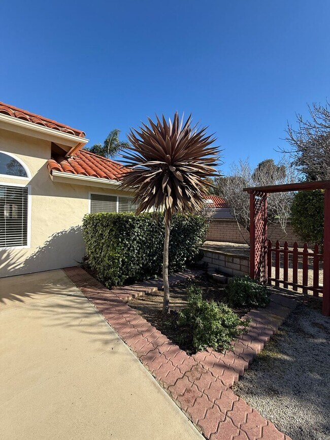 Building Photo - 2441 Iron Ridge Ct