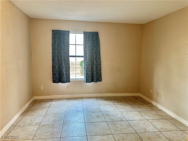 Building Photo - 2606 S Durango Dr