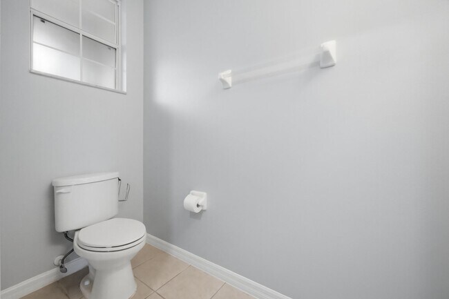 Building Photo - Villages of Bloomingdale