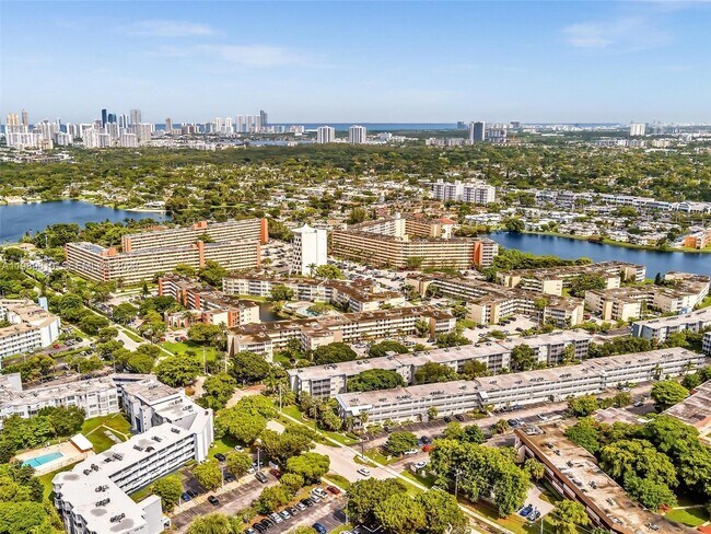 Building Photo - 1770 NE 191st St