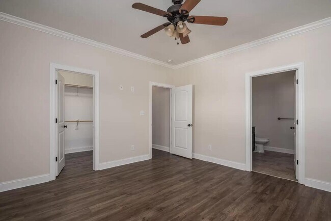Building Photo - 925 Dearborn Ct