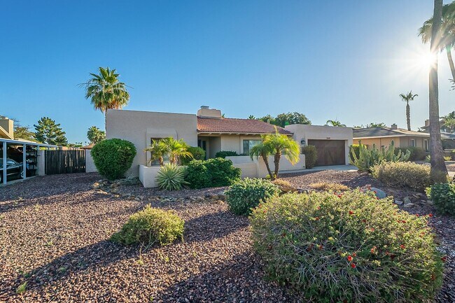 Building Photo - Three Bedrooms & POOL in 85254!