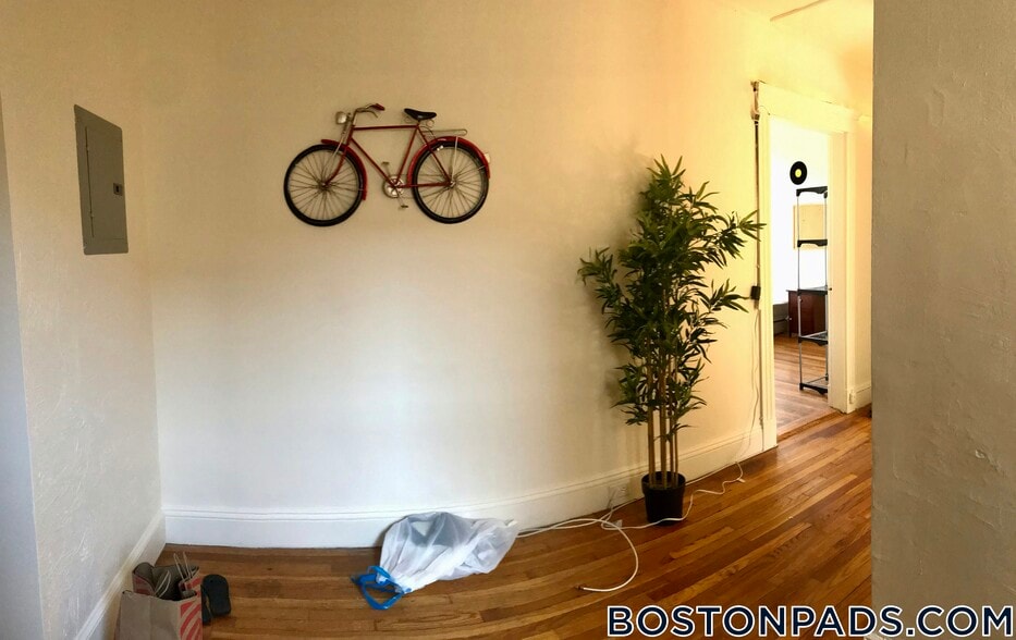 Building Photo - 1175 Boylston St