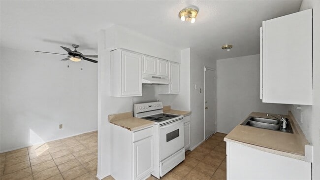 Building Photo - 130 Astoria Dr