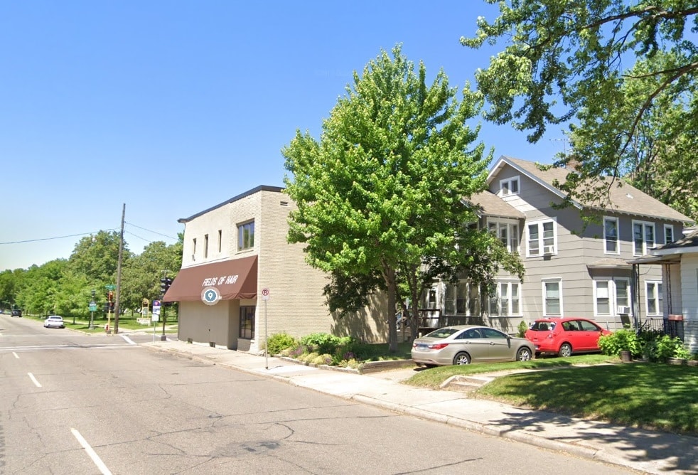 Front - 1335 W Minnehaha Ave