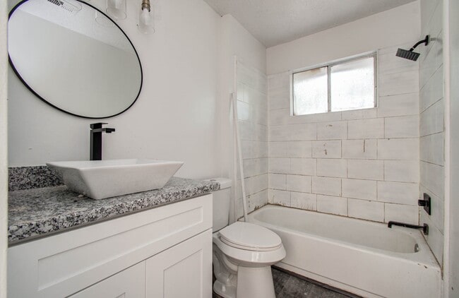 Building Photo - 5006 Village Springs Dr