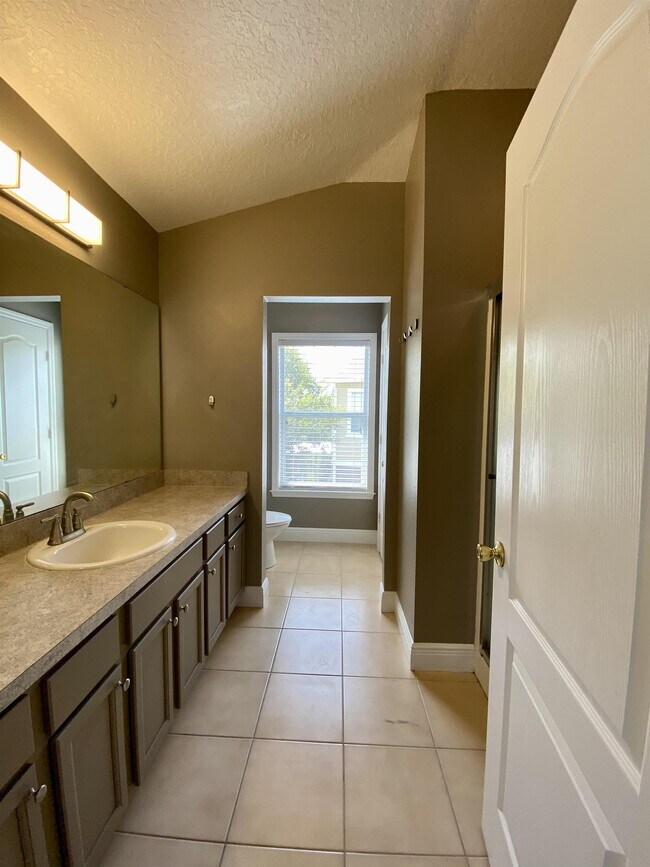Building Photo - 1343 Broken Oak Dr