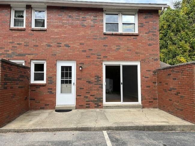 Building Photo - 616 Norwich Ave