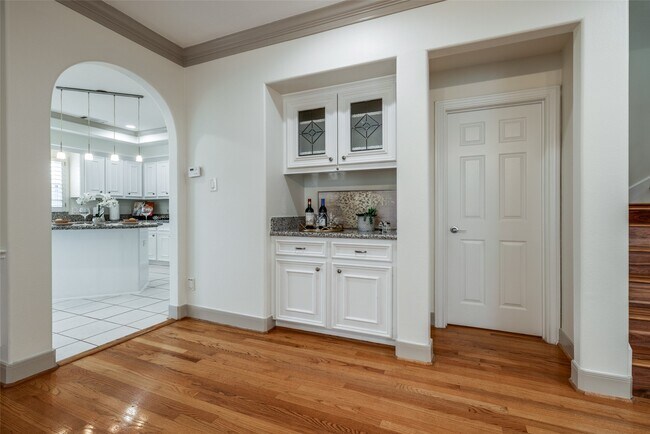 Building Photo - 2019 Morse St