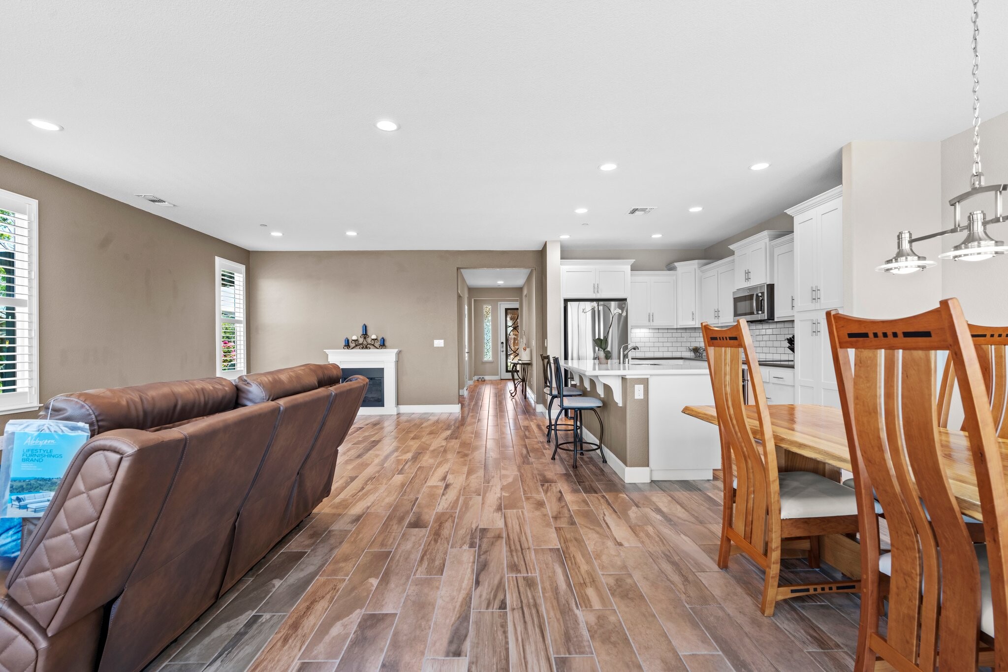 Building Photo - 377 Silver Ridge Dr