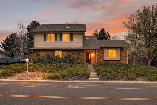 Building Photo - 4BR/4BA Updated Home with Finished Basement Suite & Landscaped Yard