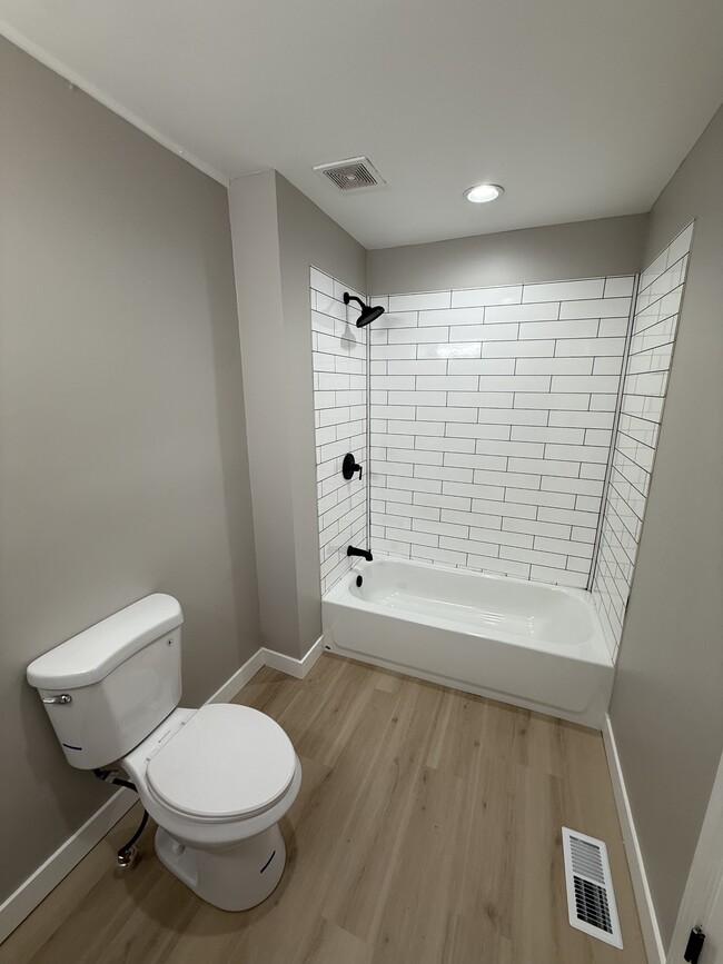 Building Photo - 1412 Wolf Ct