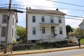 Building Photo - Newly Renovated Single Family Home