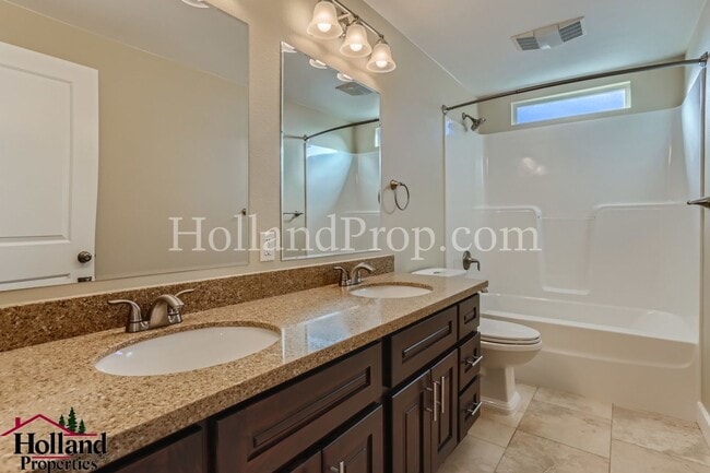 Building Photo - Beautifully 2 bedroom 1 bath single level home in Beaverton