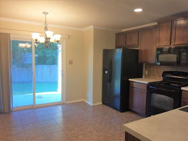 Building Photo - Well Maintained 3 Bedroom Home in Converse