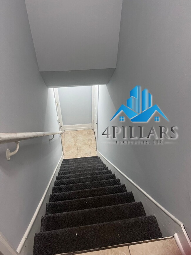 Building Photo - 403 Kenwood St