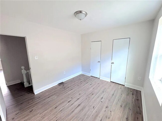 Building Photo - 2528 Homehurst Ave