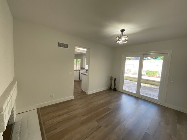 Building Photo - 4 Bedroom 3 Bath 2 Story Home With Family ...