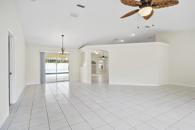 Building Photo - Palm Harbor Pool Home