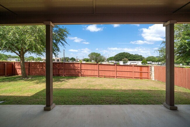 Building Photo - Immaculate Home in the Coveted Fairway Rid...