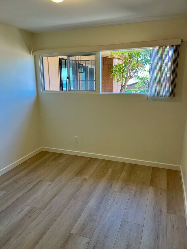 Building Photo - 4 Bedroom 2.5 Bathroom Home, Newly renovat...