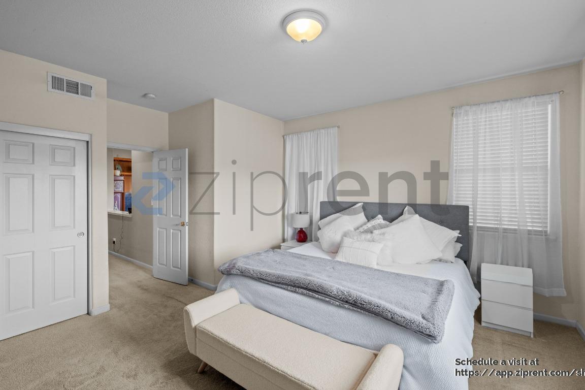 Building Photo - 521 Black Walnut Pl