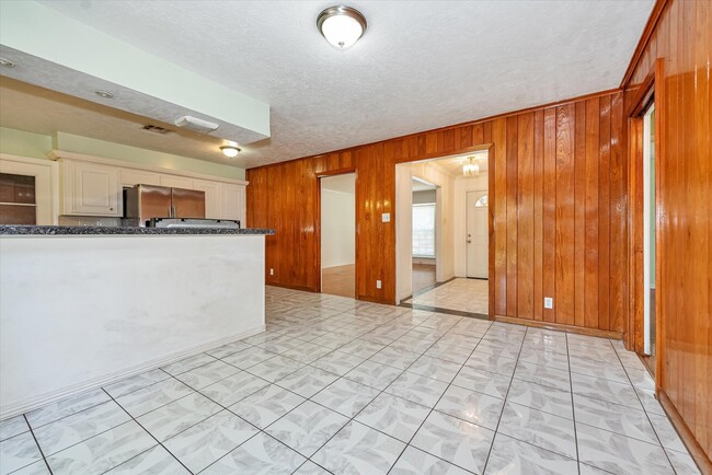 Building Photo - 7119 Bellaire Blvd