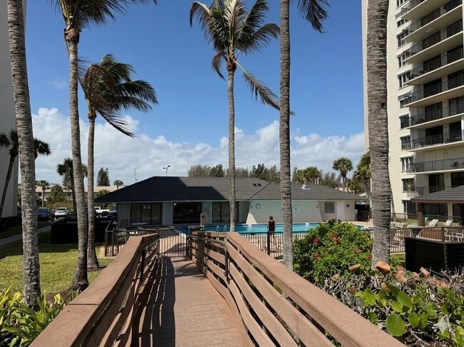 Building Photo - 4250 N Hwy A1A