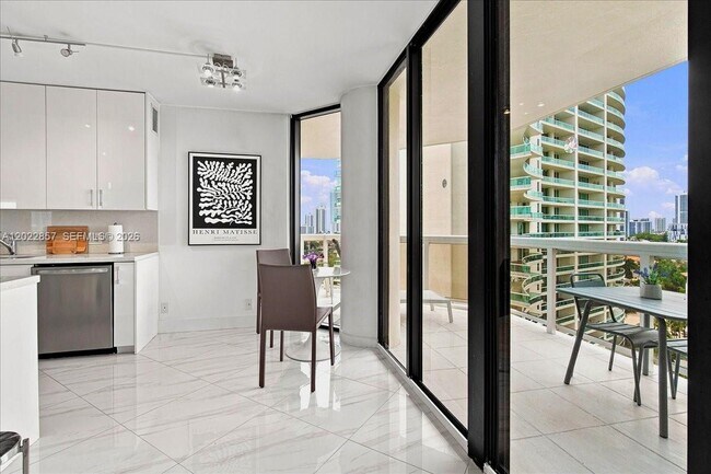 Building Photo - 20185 E Country Club Dr