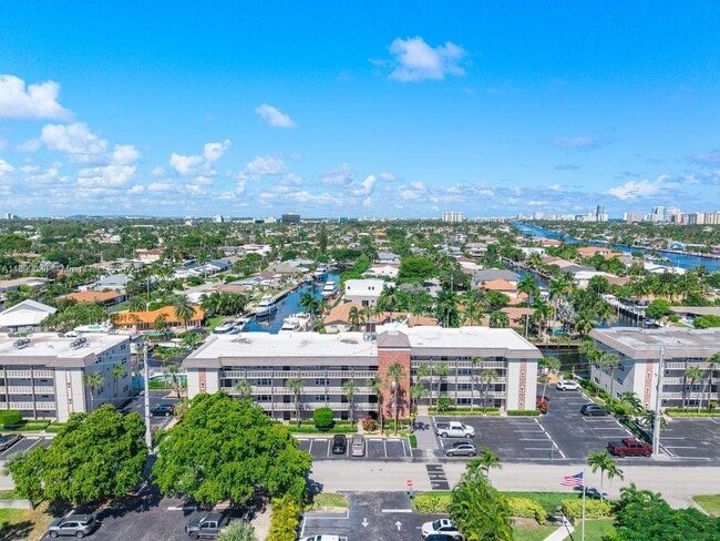 Building Photo - 3111 NE 51st St