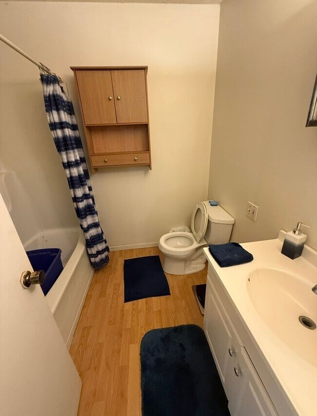 Building Photo - 4460 Hillcrest Dr