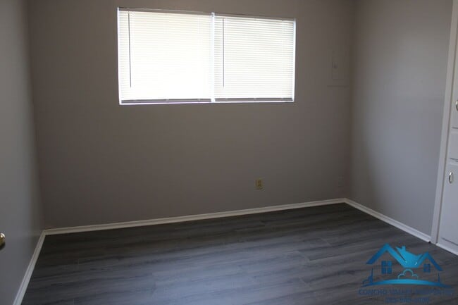 Building Photo - For Rent - 2 Bed/1 Bath Duplex by Base