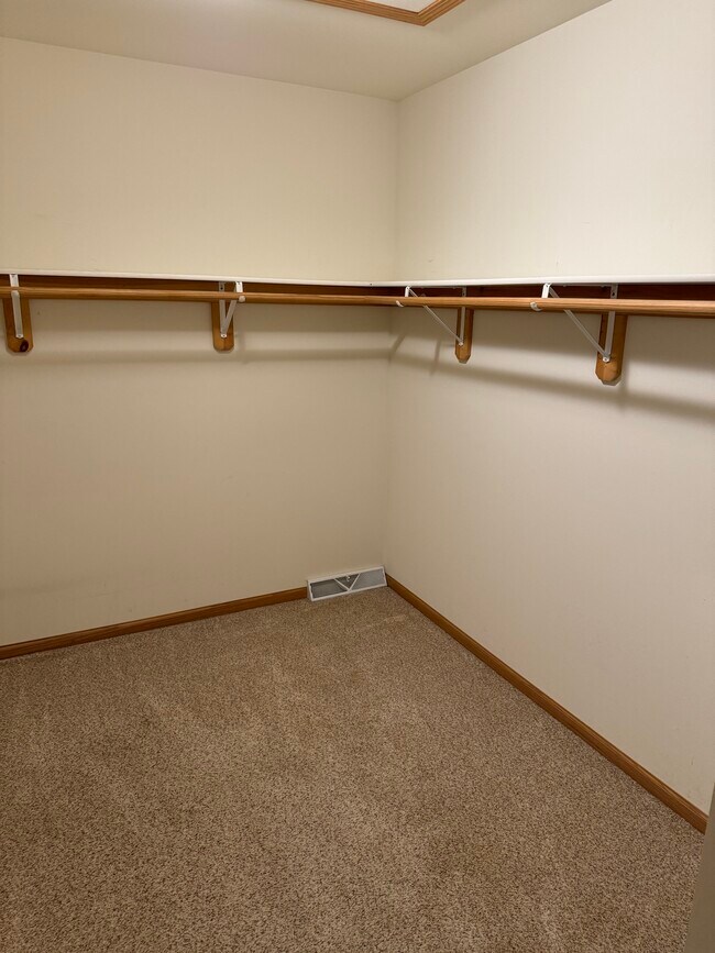 Building Photo - 506 Traveler Ln