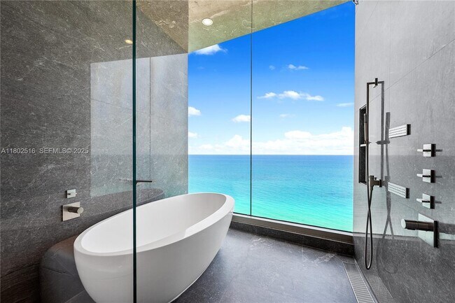 Building Photo - 17901 Collins Ave