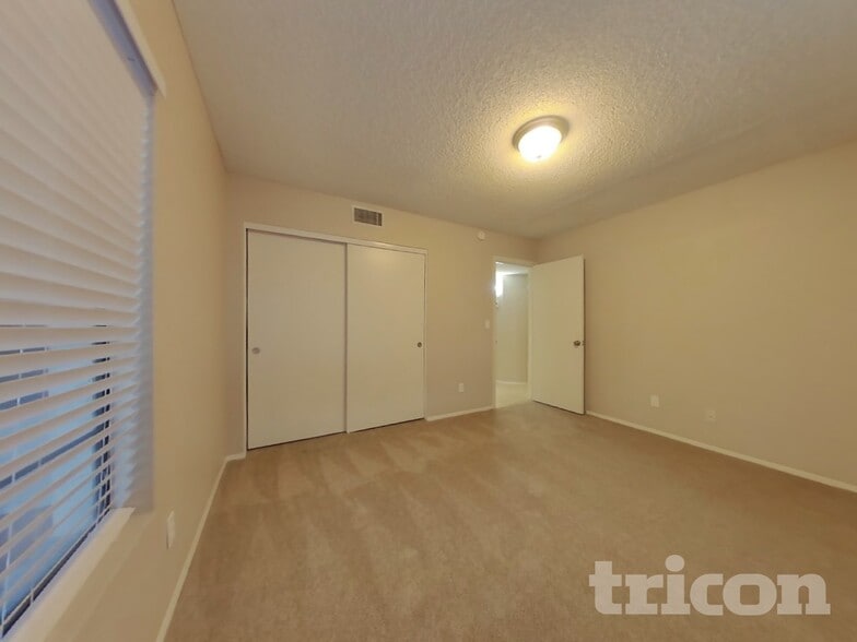 Building Photo - 7631 W Cheryl Dr