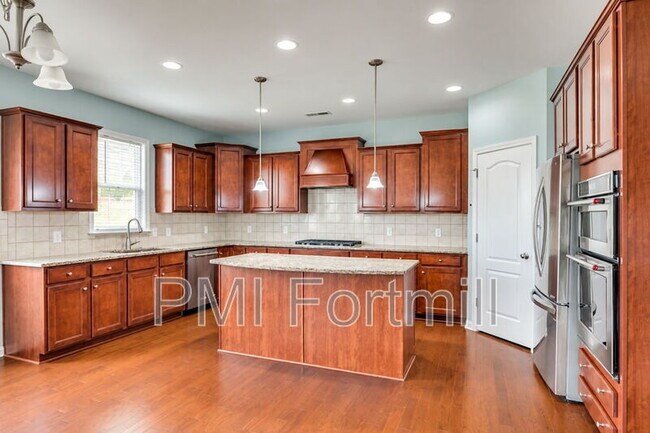 Building Photo - 1080 Crescent Moon Dr