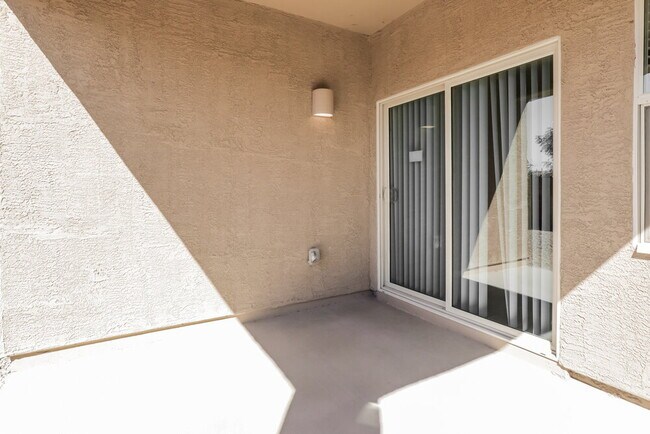 Building Photo - 334 S Willow Wick Dr