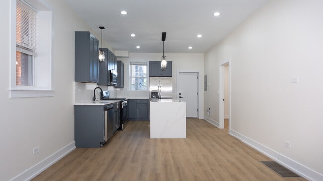 Building Photo - 2036 N Hoyne Ave