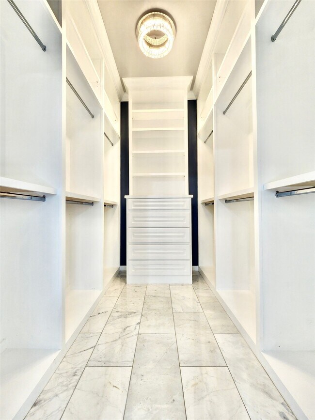 Building Photo - 32 Waugh Dr