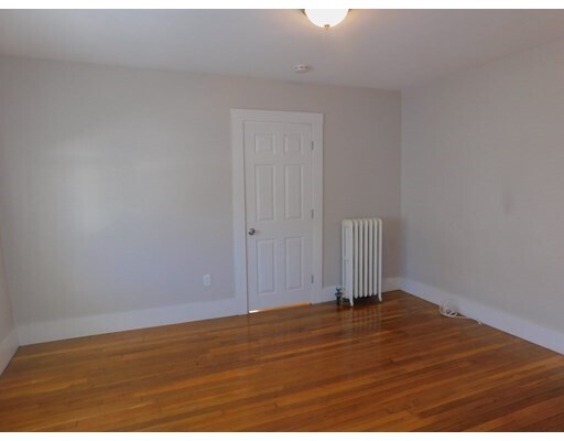 Building Photo - 483 Newport Ave