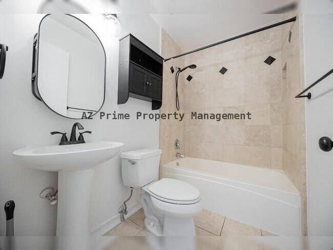 Building Photo - 225 N Standage