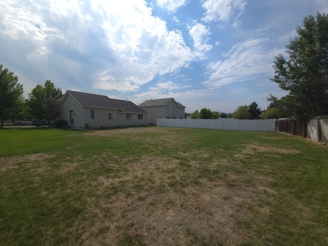 Building Photo - Recently Remodeled Home