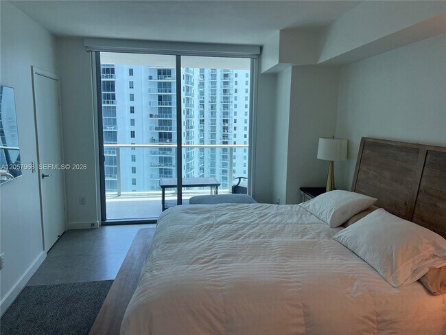 Building Photo - 1100 S Miami Ave