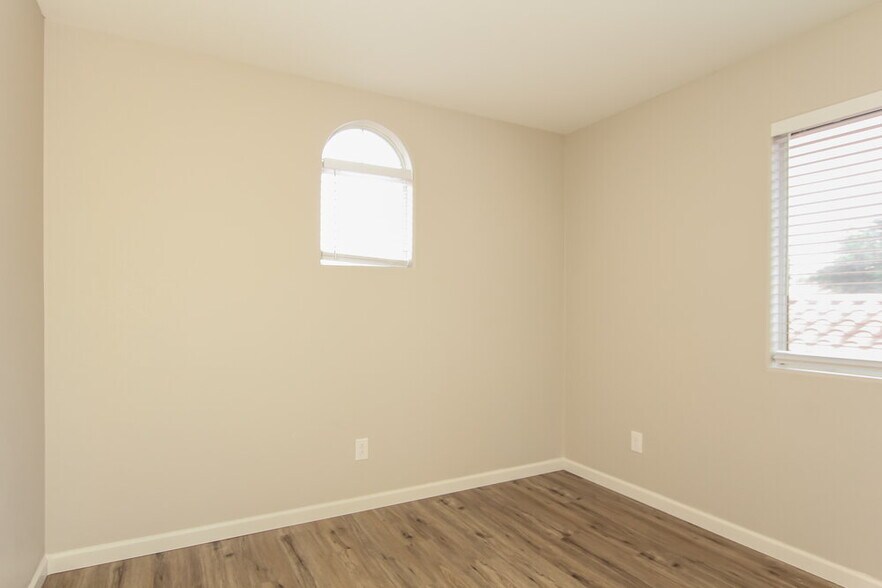 Building Photo - 1249 E Angela Dr