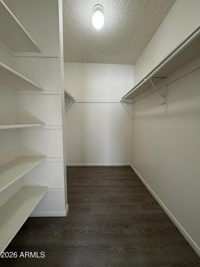 Building Photo - 6527 N 67th Ave