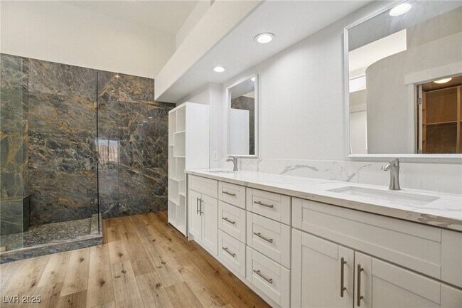 Building Photo - 2504 Youngdale Dr