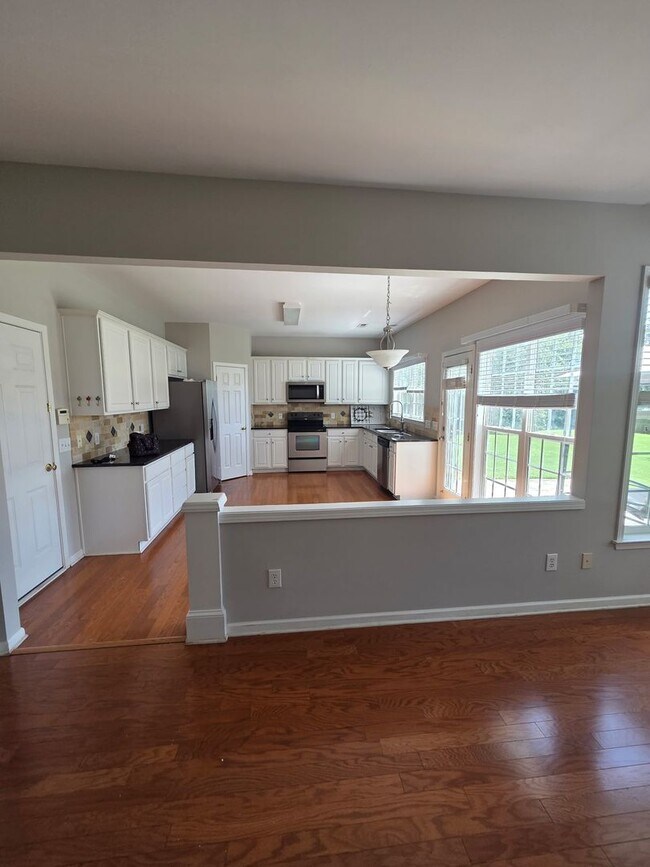 Building Photo - Beautiful 4 Bedroom, 2.5 Bath in Ballantyne Area