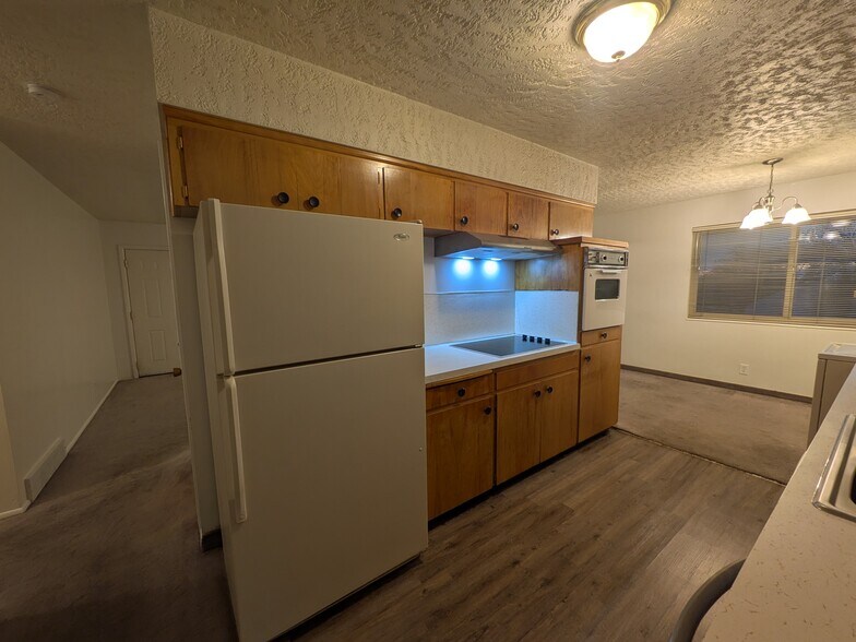 Building Photo - 1206 E 22nd St