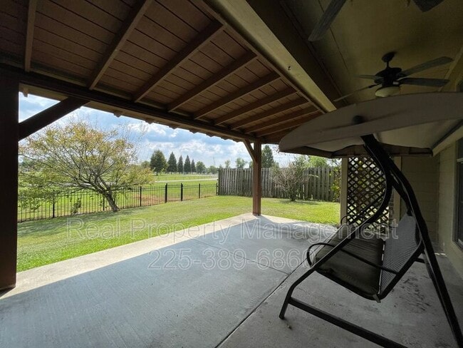 Building Photo - 10950 Hillpark Ave